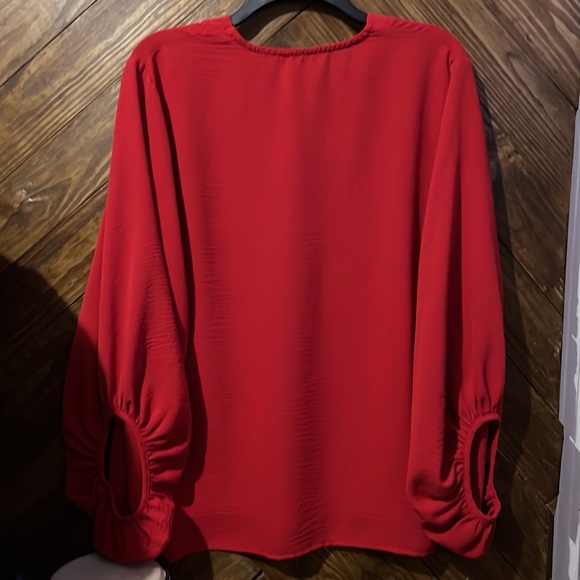 Cute Calstyle blouse❤️Size M. Color: Red - Picture 6 of 7